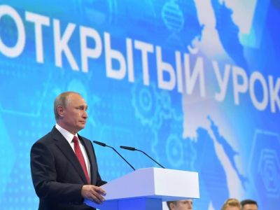 В.Путин на "Всероссийском открытом уроке", 1.9.17. Источник - kremlin.ru В.Путин на "Всероссийском открытом уроке", 1.9.17. Источник - kremlin.ru